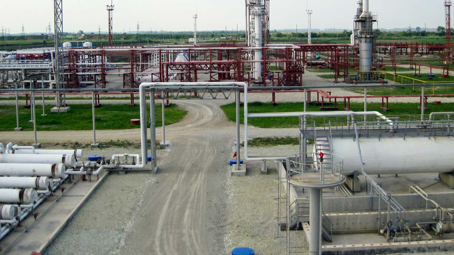 Best Video Security Features for Oil and-Gas Pipeline Surveillance
