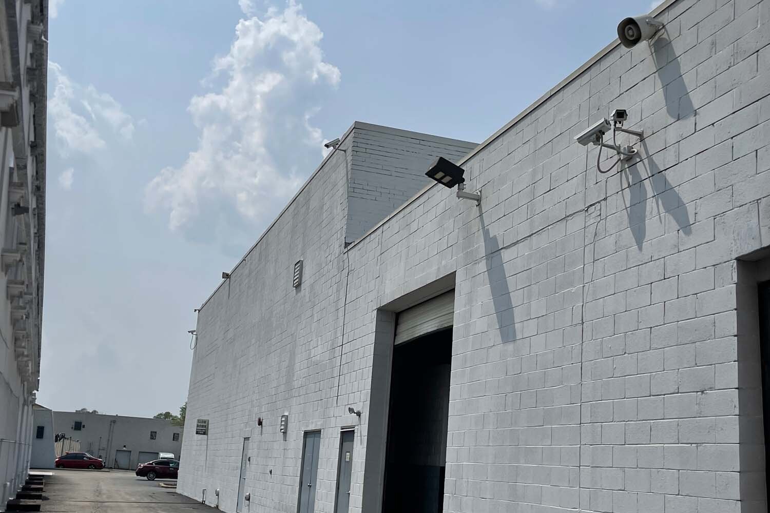 How AI Video Monitoring Reduces False Alarms for Business